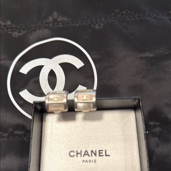 CHANEL Silver Mother of Pearl Earrings - Picture 1 of 3